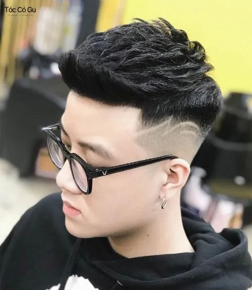 12+ mẫu tóc layer nam cạo 2 bên cá tính, trendy nhất 2026 Mẫu tóc layer nam uốn xoăn phồng nhẹ cạo gọn 2 bên gáy undercut trẻ trung sành điệu