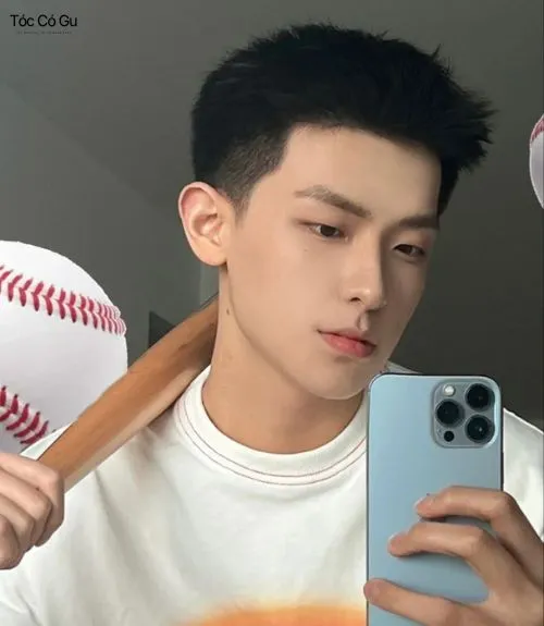 12+ mẫu tóc layer nam cạo 2 bên cá tính, trendy nhất 2026 Mẫu tóc nam ngắn đẹp kiểu short quiff layer cạo 2 bên cao gầy gương mặt sáng tạo kiểu vuốt dựng