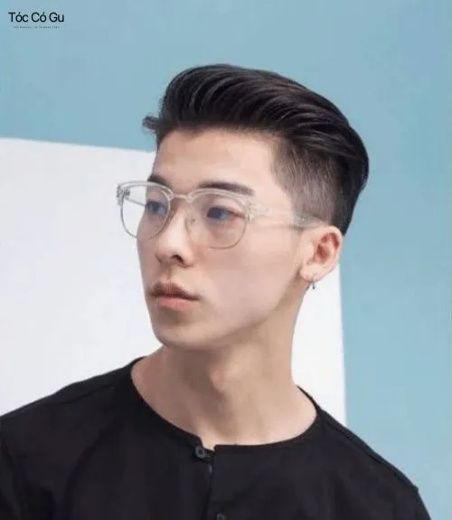 Tóc Side Swept: 10+ kiểu đẹp nam tính, cuốn hút bạn nên biết Tóc Side Swept Fade hiện đại với hai bên fade gọn và phần mái tạo phồng