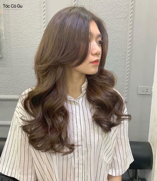 15+ Kiểu tóc uốn đuôi trẻ trung, bồng bềnh, hợp mọi dáng mặt Tóc uốn đuôi kết hợp mái bay