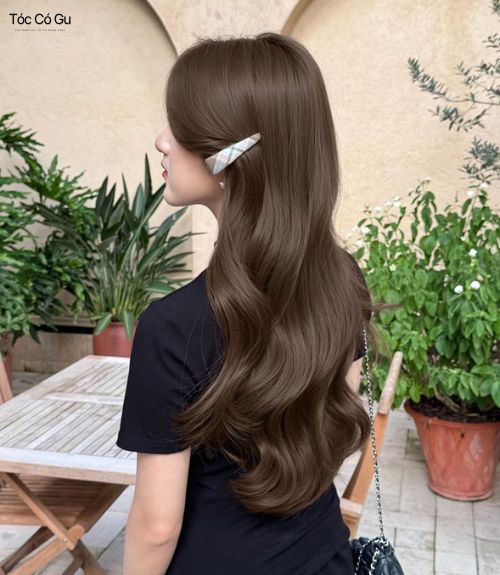 15+ Kiểu tóc uốn đuôi trẻ trung, bồng bềnh, hợp mọi dáng mặt Tóc uốn đuôi nhẹ ngang lưng