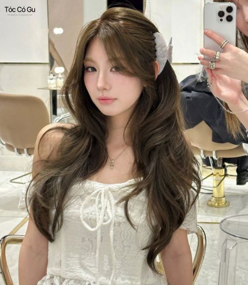 Tóc uốn sóng lơi màu nâu tự nhiên