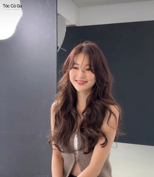 Tóc dài uốn sóng lơi