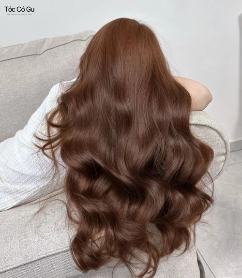1. Nâu trà mật ong dịu dàng, tôn nét tươi tắn của da nâu